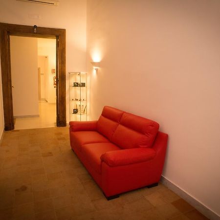 ホテル ナポリ ミリオナーリア B ＆ B エクステリア 写真