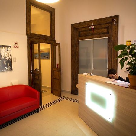 ホテル ナポリ ミリオナーリア B ＆ B エクステリア 写真