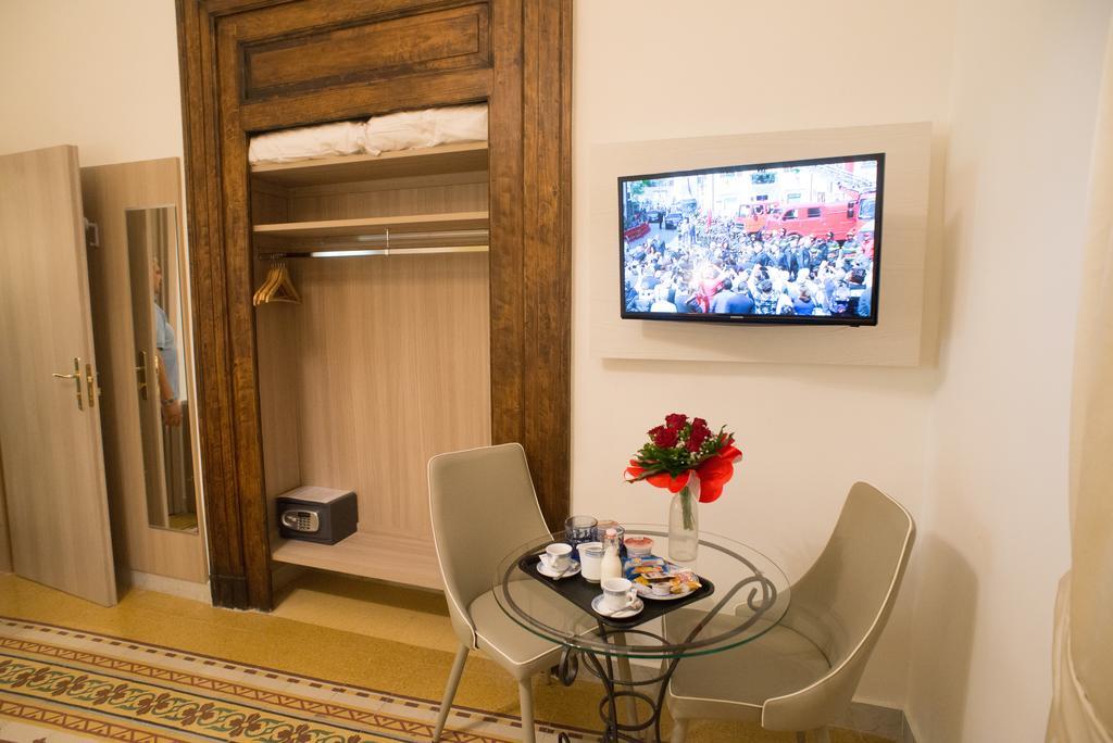 ホテル ナポリ ミリオナーリア B ＆ B エクステリア 写真