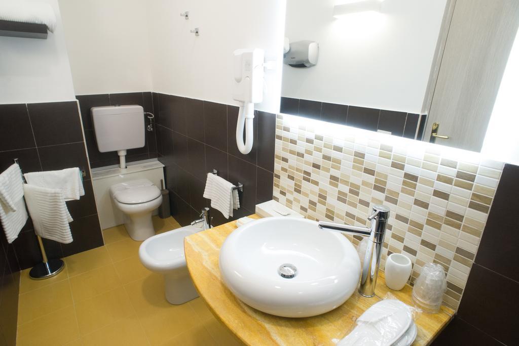 ホテル ナポリ ミリオナーリア B ＆ B エクステリア 写真
