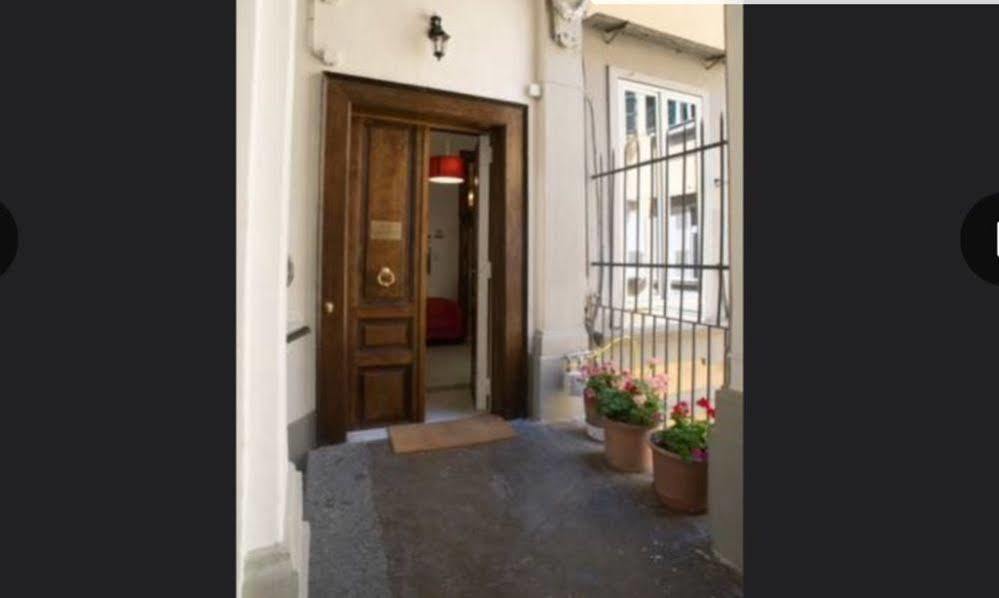 ホテル ナポリ ミリオナーリア B ＆ B エクステリア 写真