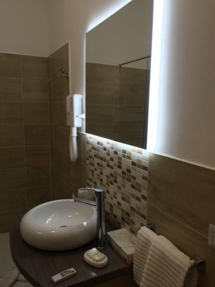ホテル ナポリ ミリオナーリア B ＆ B エクステリア 写真