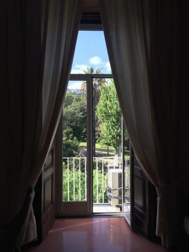 ホテル ナポリ ミリオナーリア B ＆ B エクステリア 写真
